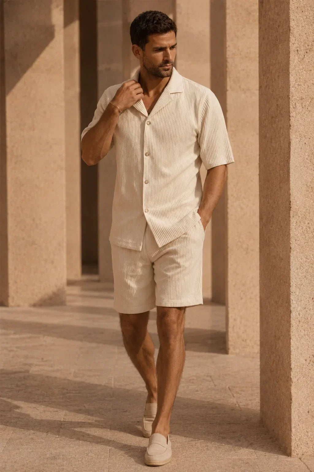Portofino Summer Set™ Bianco Panna – completo estivo uomo con camicia e shorts coordinati, elegante e confortevole.